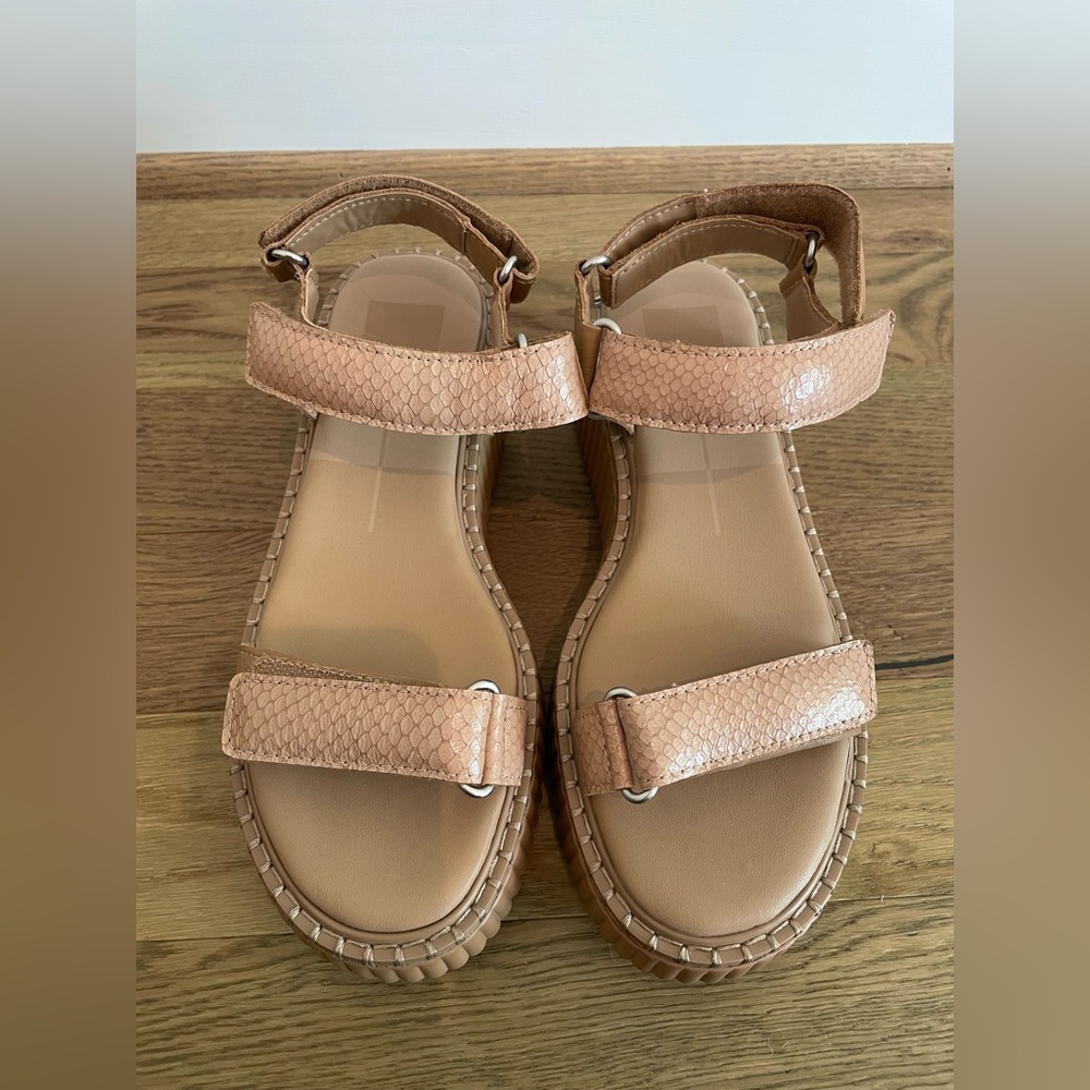 Dolce Vita Debra Sandals in Embossed Toffee Tan Platform Sandals, Size 7.5 - Picture 11 of 17